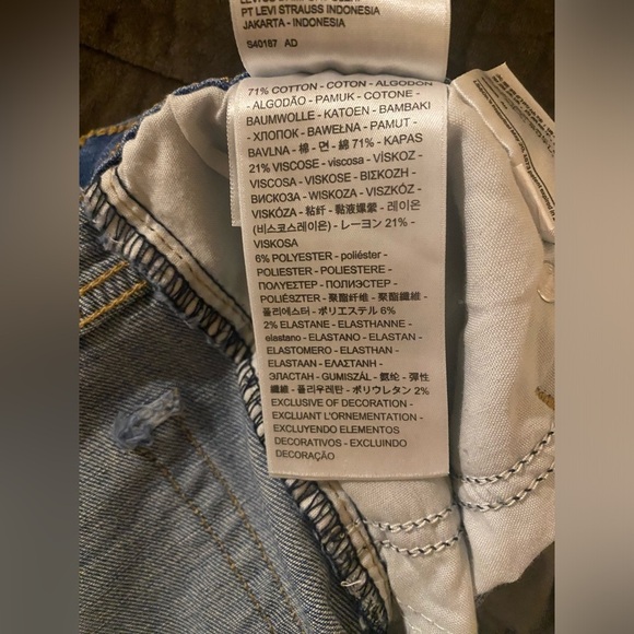 Levi High Rise  Shorts - Picture 4 of 4